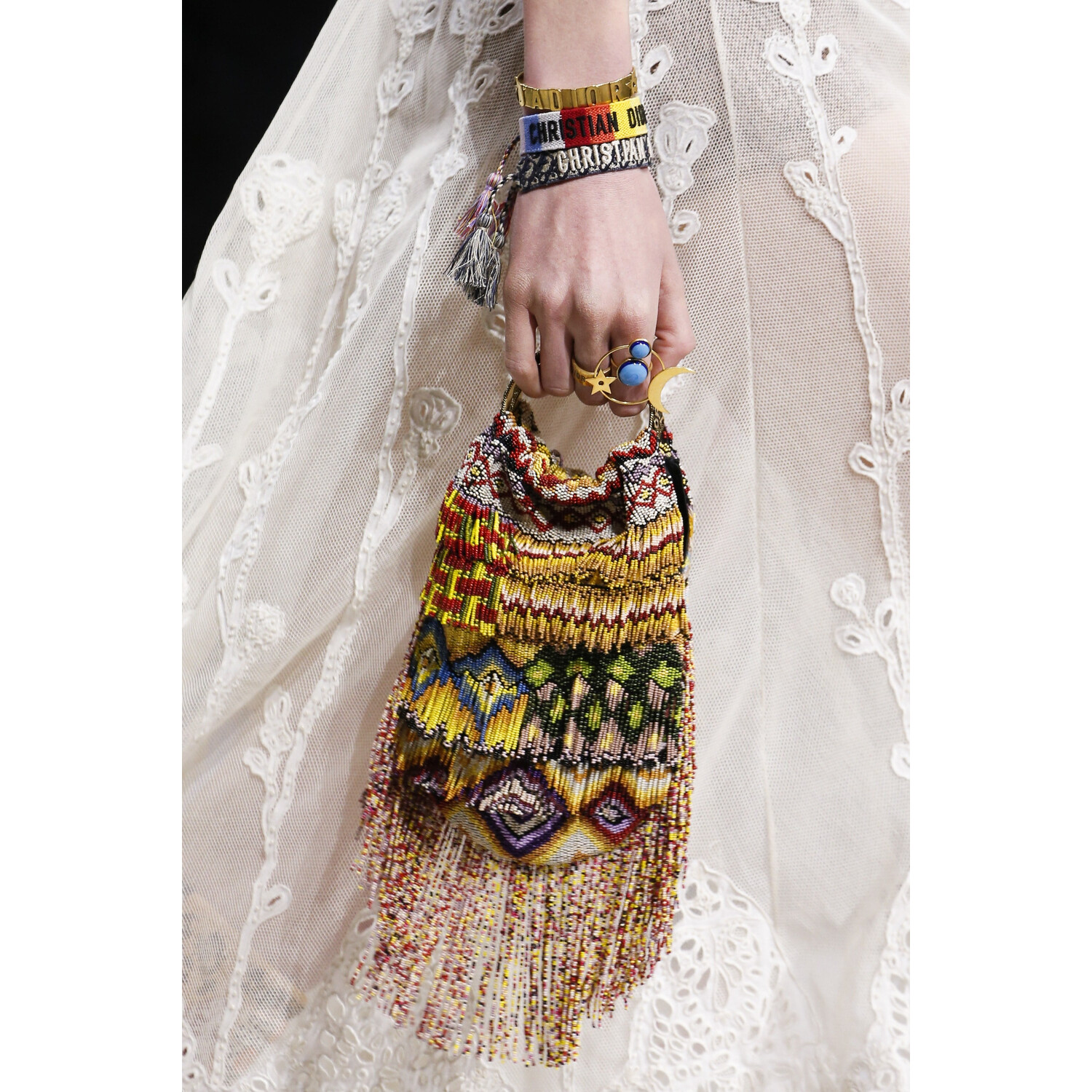 Фото Details Christian Dior , Details Dior Fall 2018 Ready-to-Wear , Детали показа Кристиан Диор , Детали показа Диор осень зима 2018 , Fashion show , неделя моды в Париже , PFW , Мария Грация Кьюри , Mainstyles